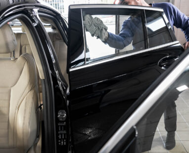 automobilio lango valymas