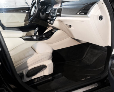 XMW X4 baltas salonas